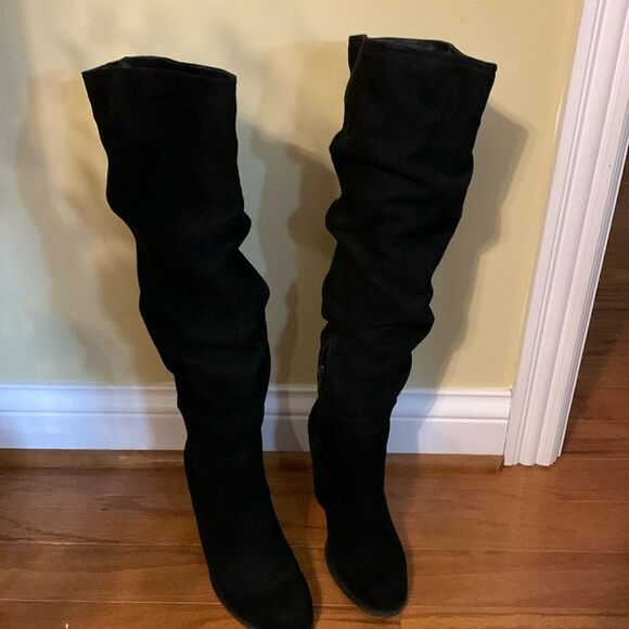 Madden Size 6 black faux suede boots - Picture 1 of 11
